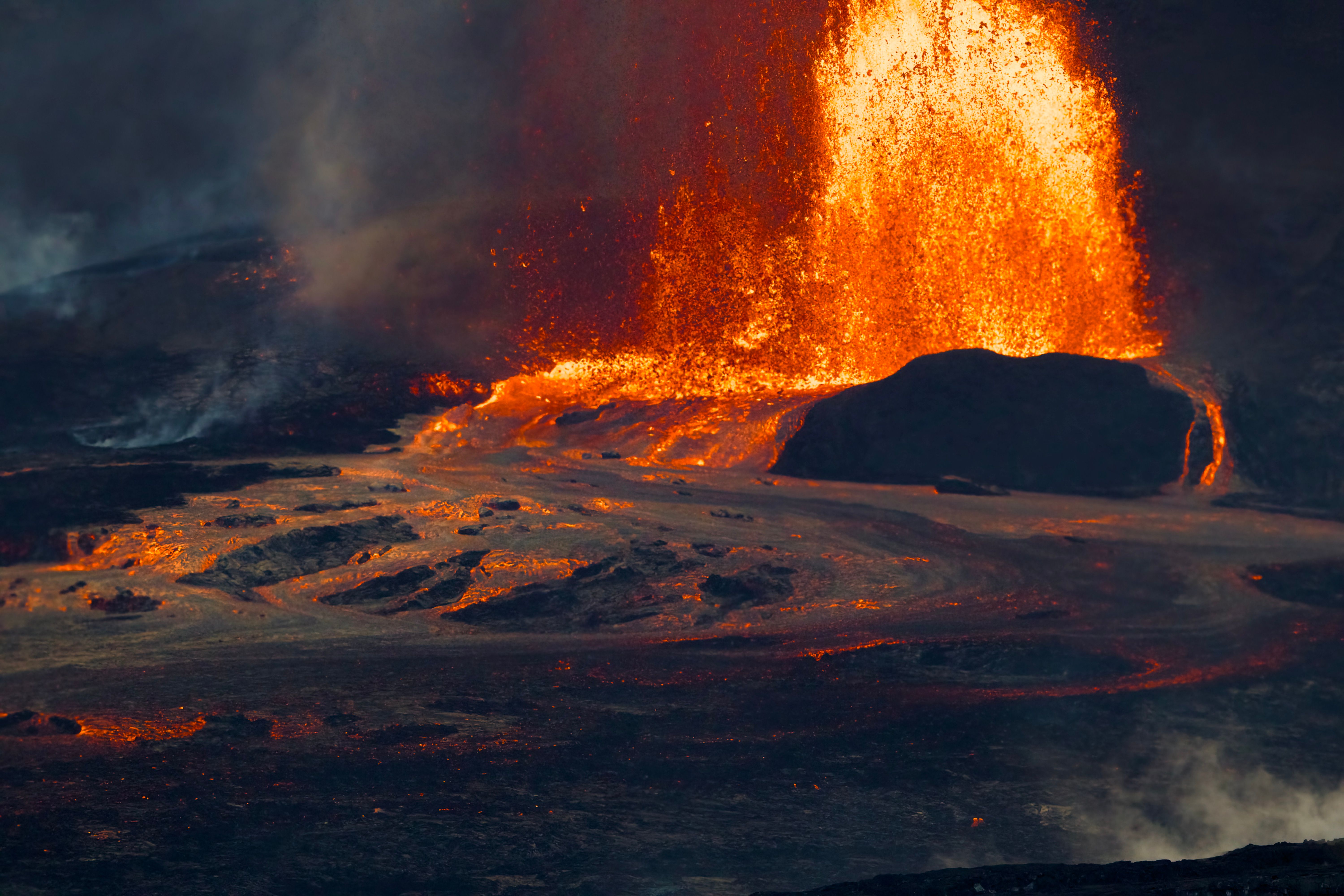 Volcanic eruption illustrating Earth’s internal heat and tectonic activity